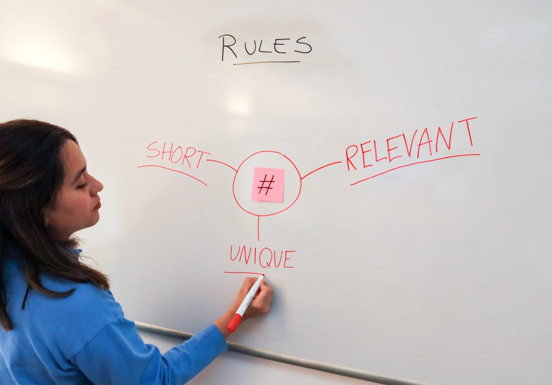 A woman highlighting the three rules for a good hashtag on a white board